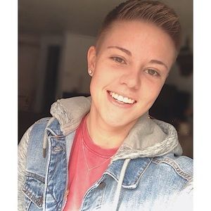 Meet your Posher, Kayla